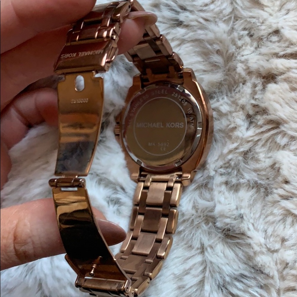 Michael Kors Rose Gold Watch - Picture 3 of 3